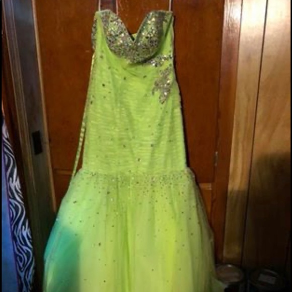 Dress - Picture 1 of 2